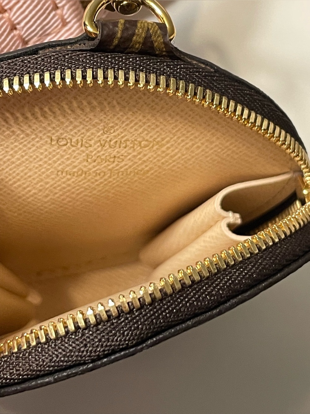 Louis Vuitton Brown Monogram Crossbody Bag with Pink Strap - Picture 3 of 17